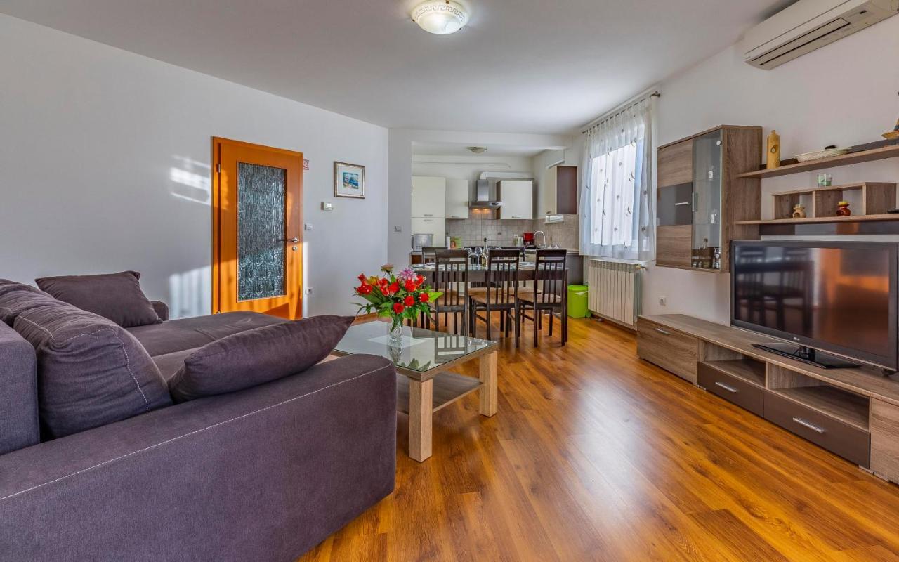 Istriensonne - Apartments Veruda Mit Grillterrasse PUY 외부 사진